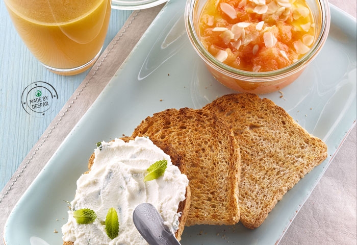 Composta di melone con pane integrale e ricotta alla menta