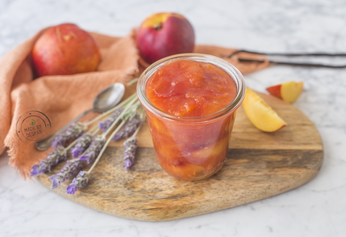 Composta di pesche, vaniglia e lavanda