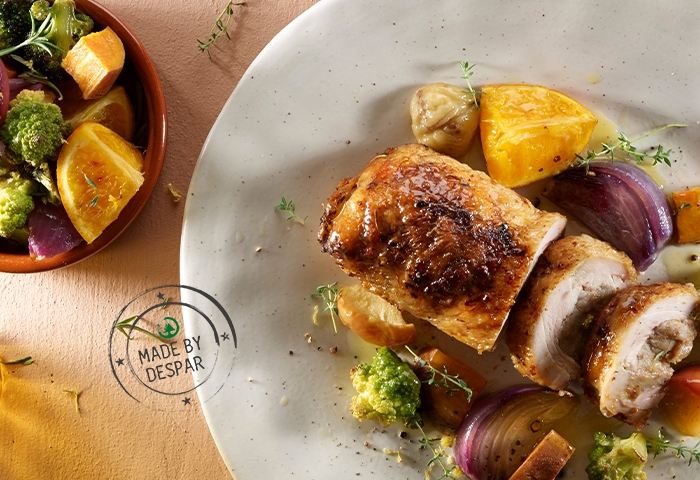 Coscia di pollo farcita di castagne con frutta e verdura al forno