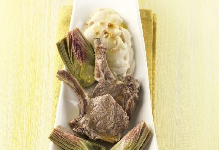 Costolette di agnello  al vapore  con purè alle nocciole
