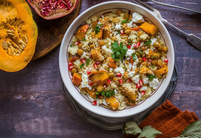 Cous cous con zucca, ceci, melagrana e feta