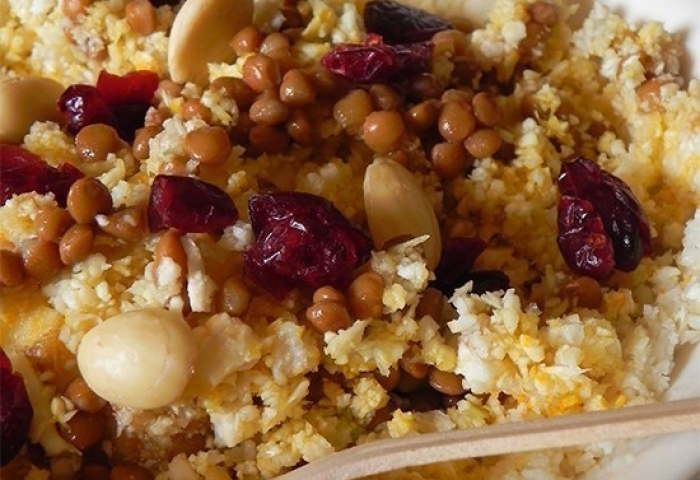 Cous cous di cavolfiore con lenticchie e mandorle