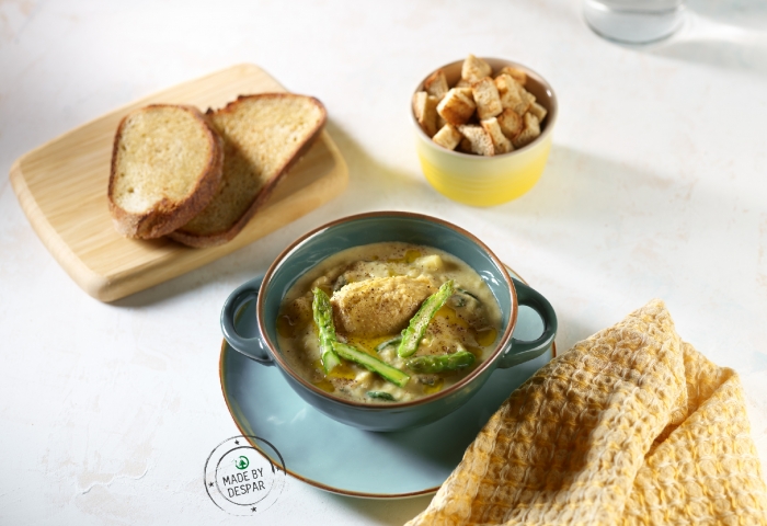 Crema di asparagi, finocchi, spinaci, mela e lenticchie al cocco
