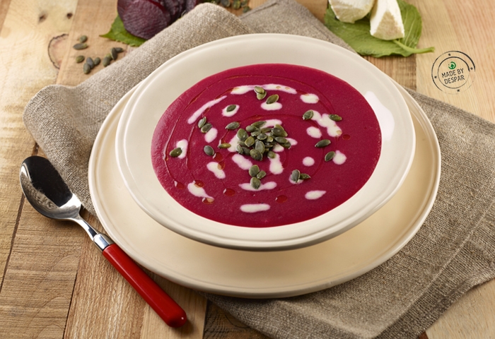 Crema di rape rosse, caprino e semi di zucca