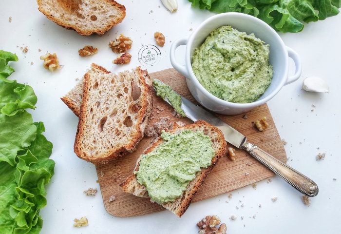 Crema spalmabile di lattuga, noci e feta greca