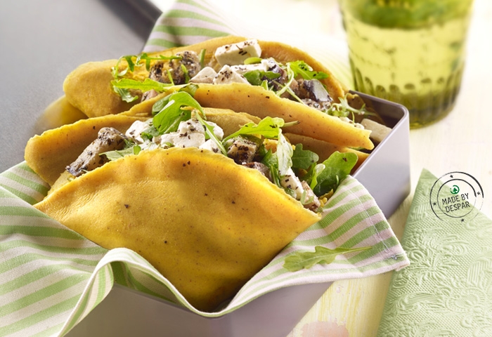 Crepes di ceci con melanzane, rucola e feta