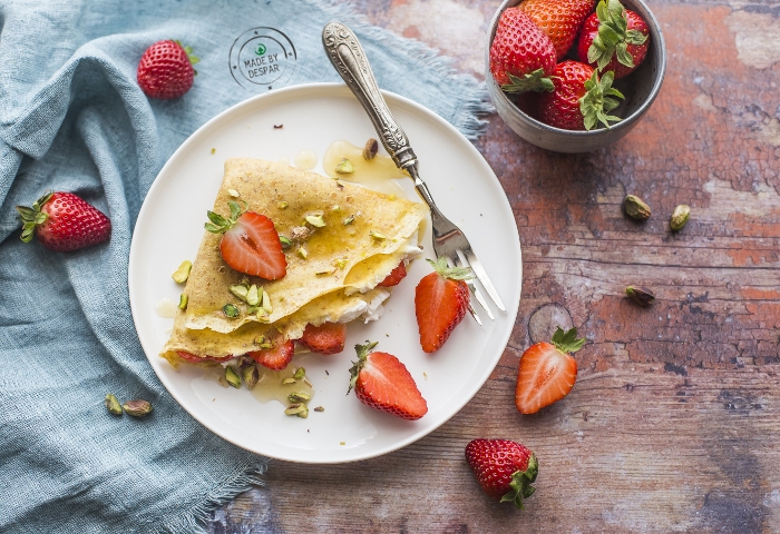 Crepes integrali con ricotta e fragole