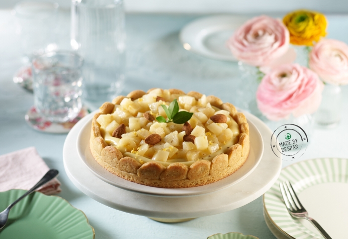 Crostata con crema al limone, mandorle e pere