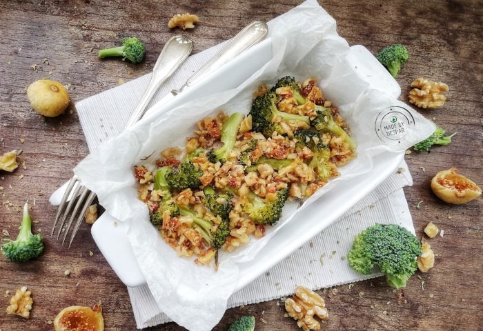 Crumble di sardine e broccoli con fichi secchi e noci