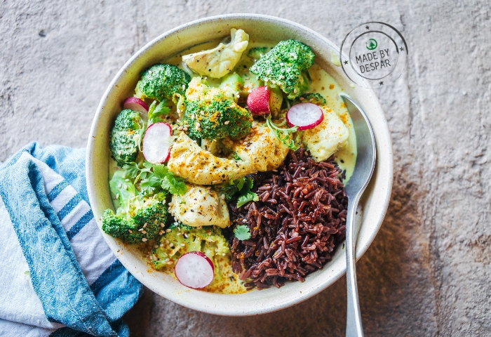 Curry di merluzzo e broccoli con riso rosso