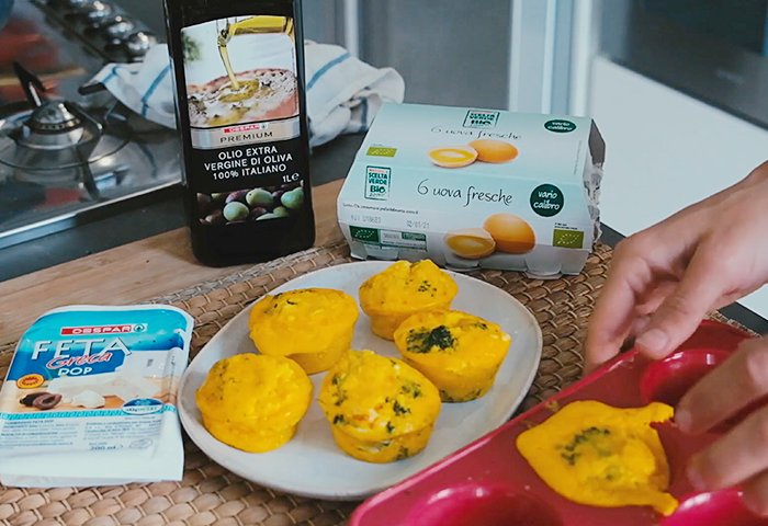 Egg muffin con broccoli e feta