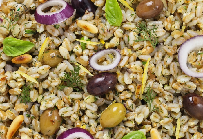 Farro integrale con cipolla e frutta secca