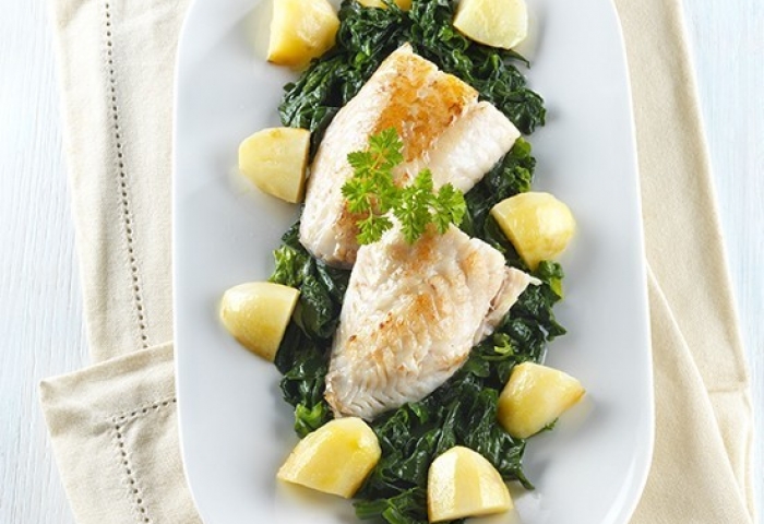 Filetti di scorfano con spinaci e patate novelle