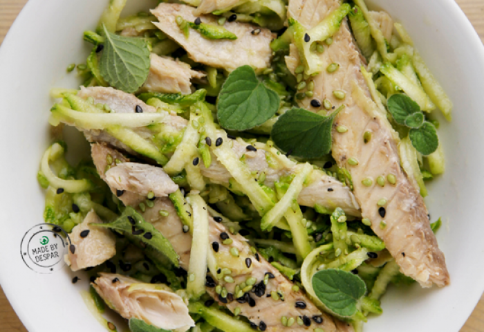 Filetti di sgombro con zucchine marinate al lime e zenzero