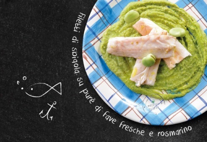 Filetti di spigola su purè di fave fresche e rosmarino