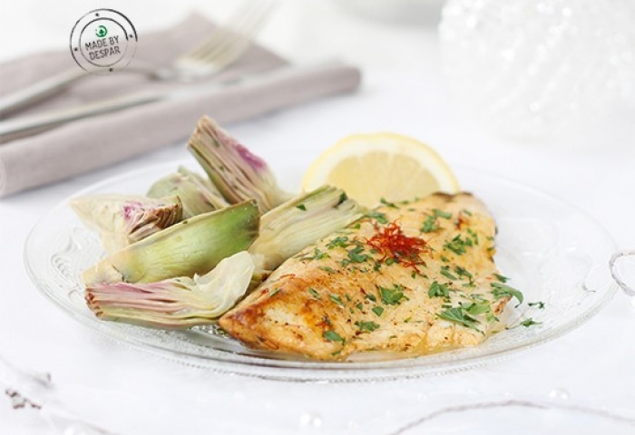 Filetto di branzino allo zafferano con cuori di carciofo