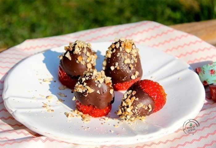 Fragole fondenti con granelle croccanti