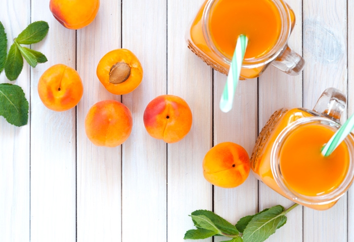 Frappè all’albicocca e melissa