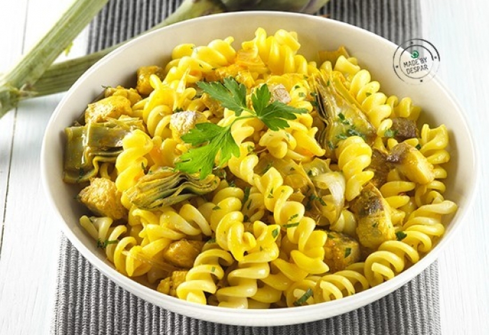 Fusilli con sgombro, carciofi e zafferano