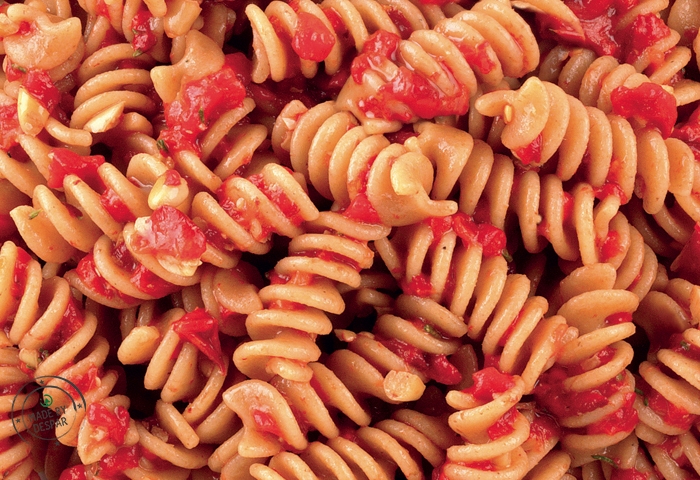 Fusilli integrali con pesto di peperoni