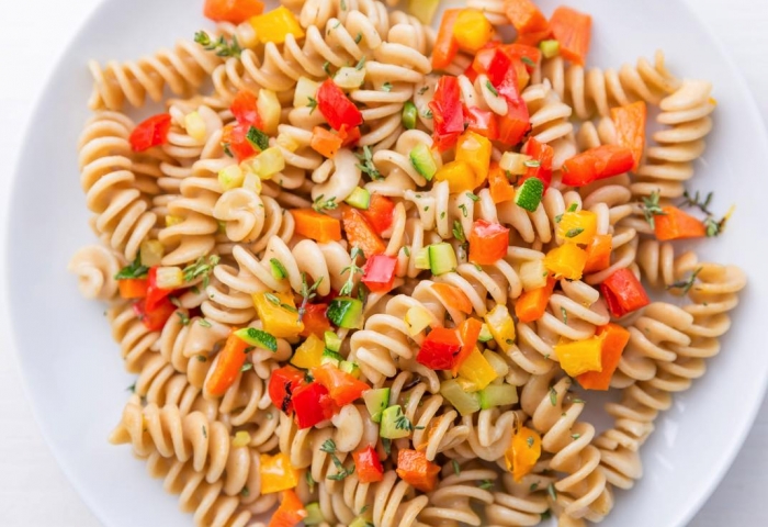 Fusilli integrali con ratatouille di verdure al timo