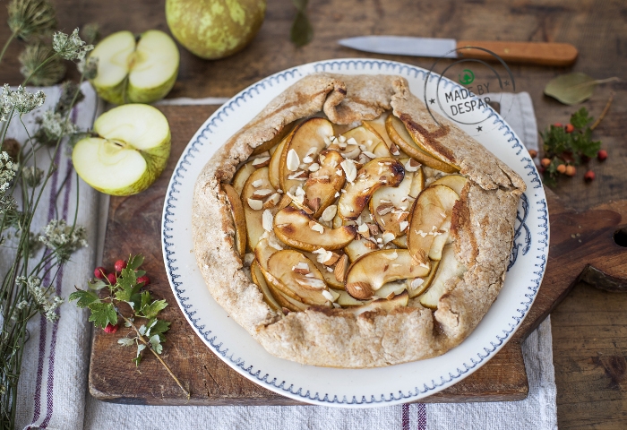 Galette integrale con mele, ricotta e fava tonka