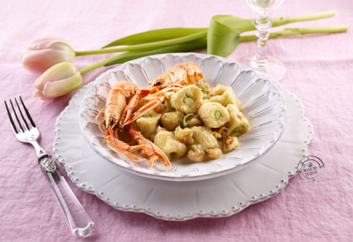 Gnocchetti di asparagi e patate con ragù di scampi al lime