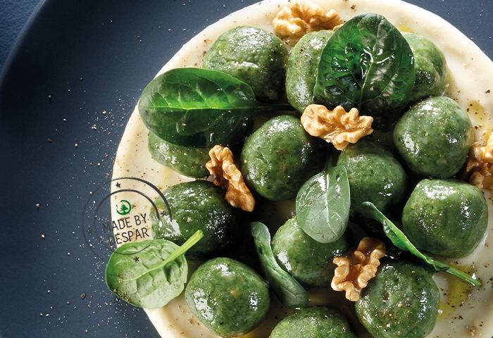 Gnocchi di spinaci e pane, noci e fonduta