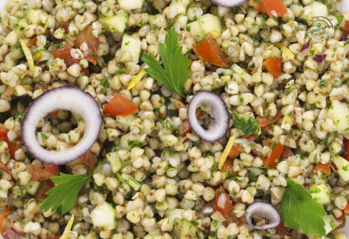 Grano saraceno con cetrioli e pomodori