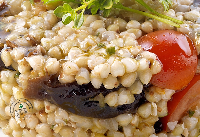 Grano saraceno con pomodorini e prugne