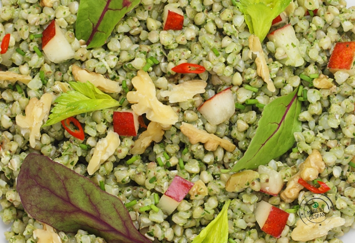 Grano saraceno con sedano, pera e noci