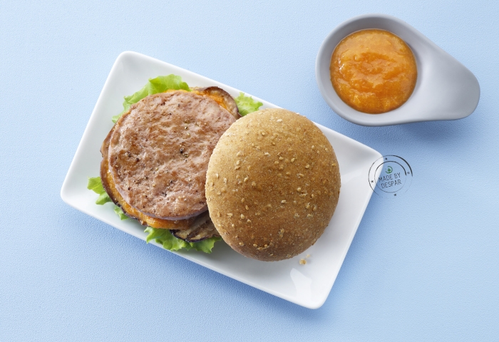 Hamburger di pollo e ricotta con melanzane e ketchup di albicocche