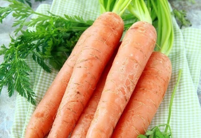 Insalata di carote e pere estive