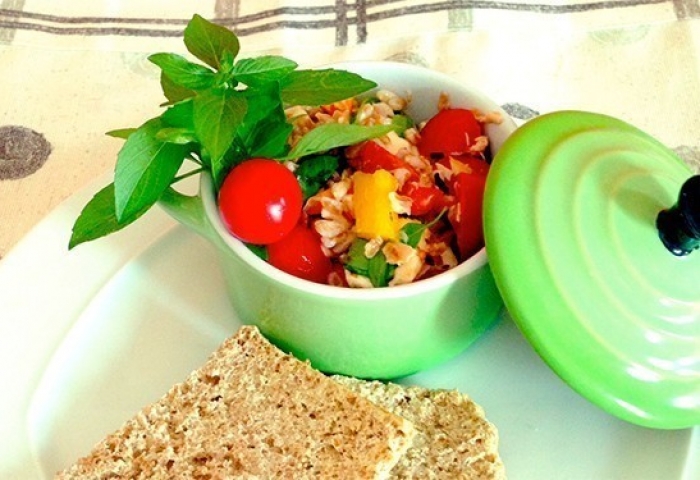 Insalata di orzo e verdure