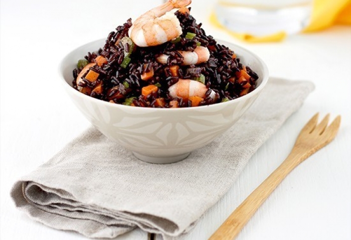 Insalata di riso Venere con gamberi e verdure