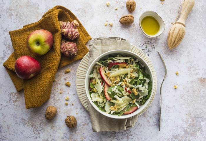 Insalata di topinambur, mele e pecorino