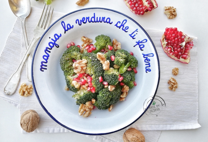 Insalatina di broccoli, melagrana e noci