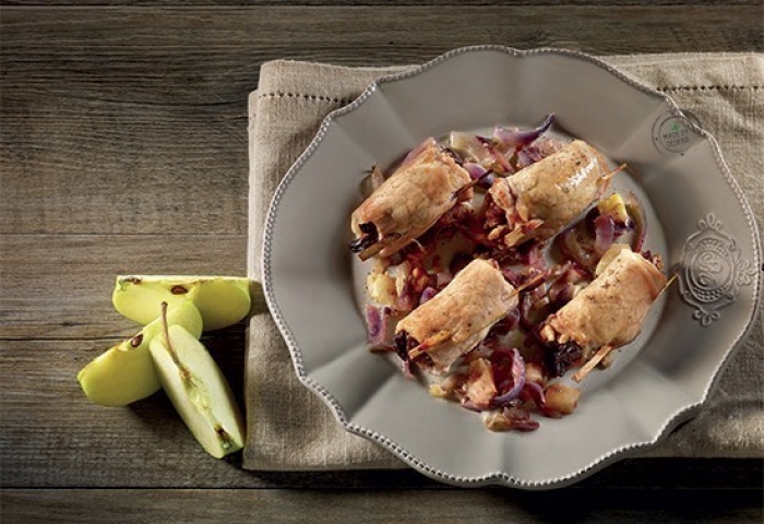Involtini di maiale con mele e frutta secca