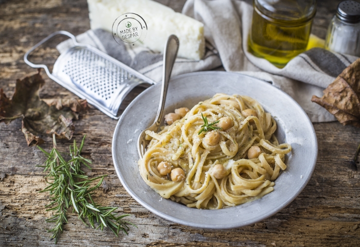 Linguine integrali con crema di ceci, pecorino e rosmarino