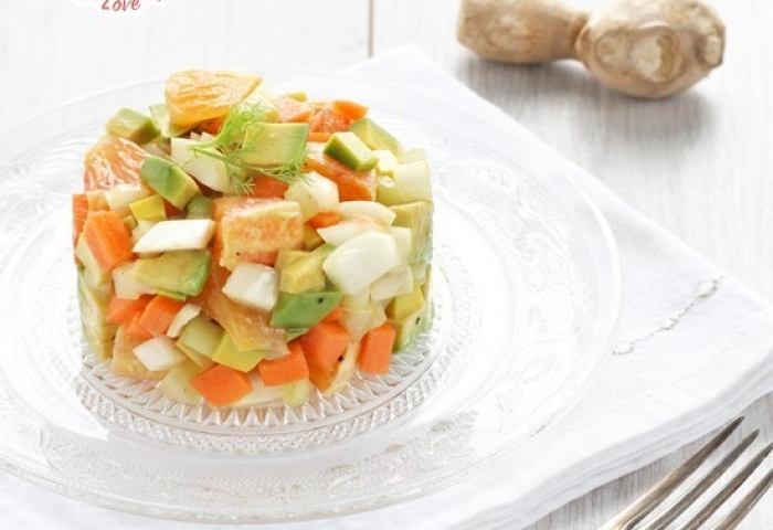 Macedonia esotica di frutta e verdura allo zenzero