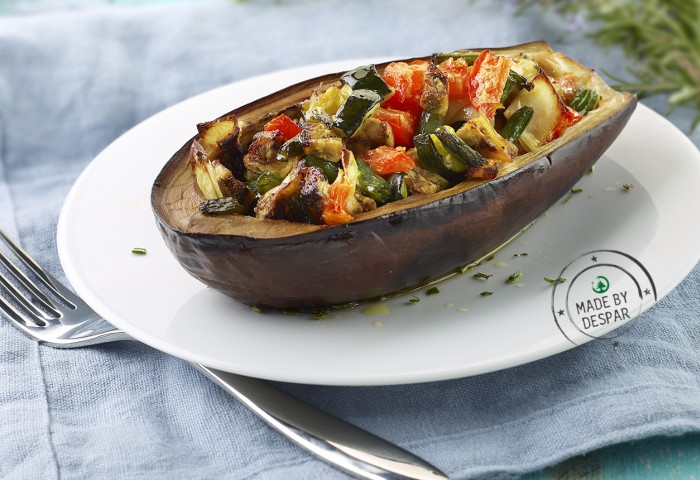 Melanzane ripiene al forno con verdure ed erbe aromatiche