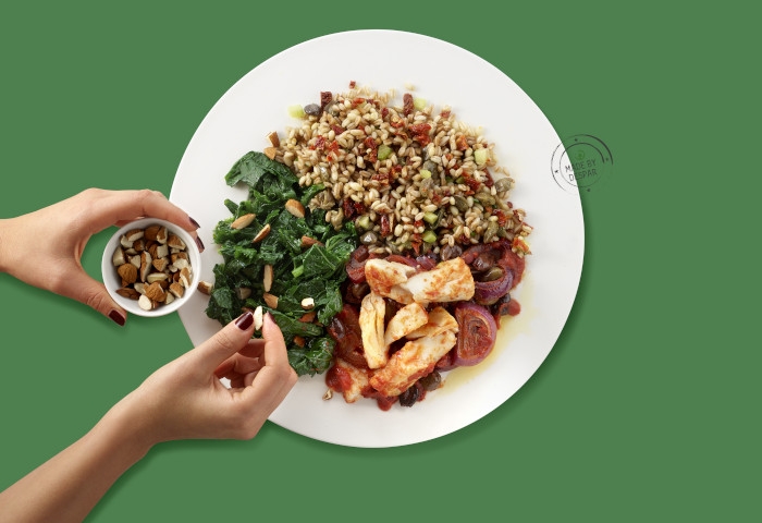 Merluzzo al vapore al pomodoro e taggiasche, farro, cime di rapa alle mandorle