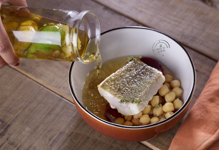 Merluzzo, rapa al timo e limone, ceci con infuso di agrumi