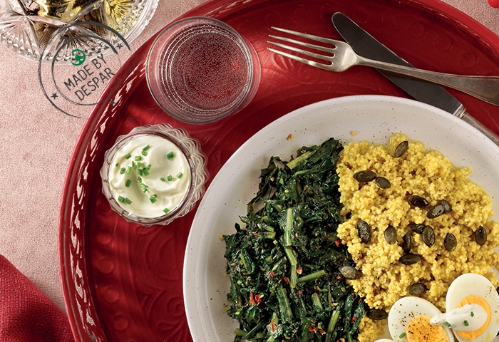 Miglio al curry, cicoria e catalogna piccanti, uova con salsa all’erba cipollina