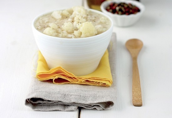 Minestra di riso con cavolfiore e coriandolo