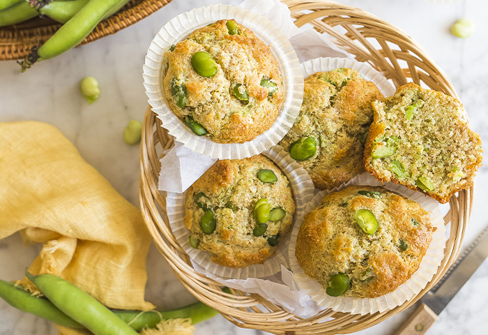 Muffin con fave, pesto e pecorino