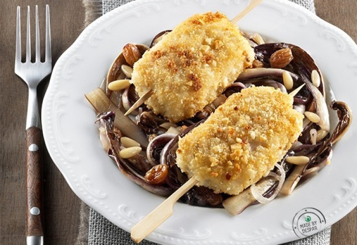 Nasello alle mandorle e radicchio saltato