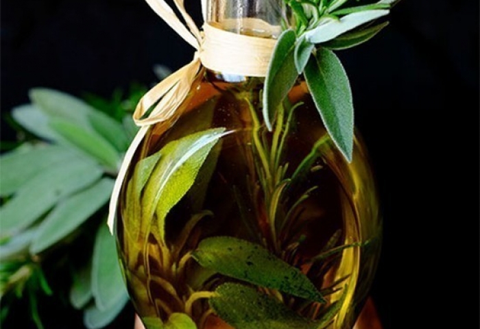 Olio aromatizzato fatto in casa