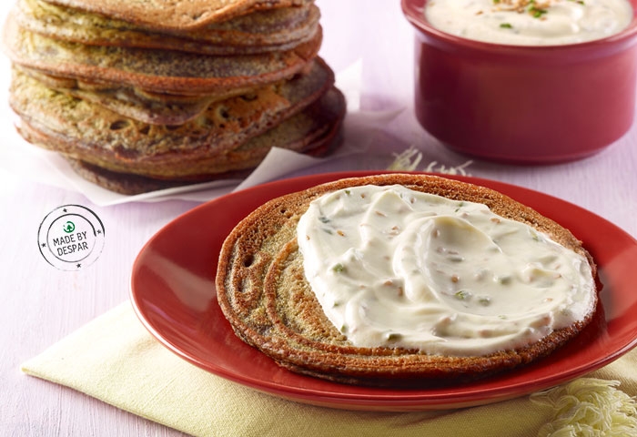 Pancake verdi con salsa allo yogurt