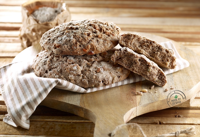 Pane integrale ai 3 cereali con semi oleosi e frutta secca